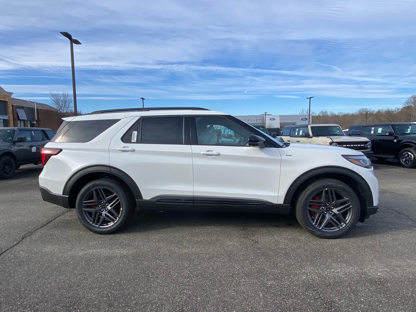 New 2026 Ford Explorer ST-Line w/ ST-Line Street Pack AWD/4WD image 3