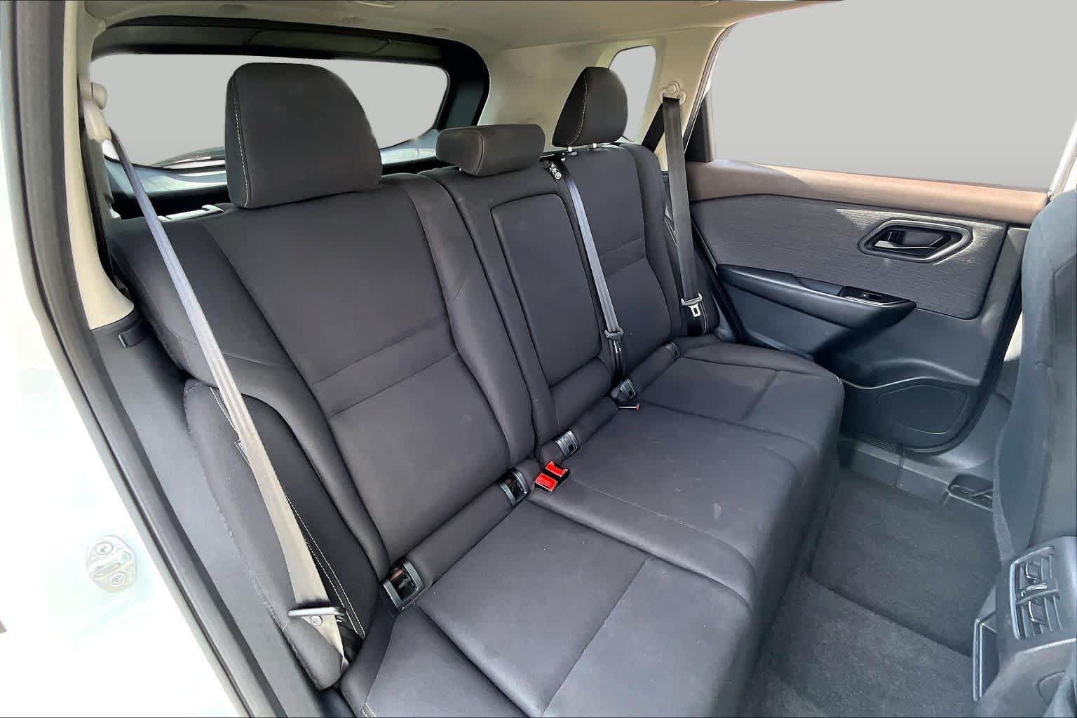 Used 2023 Nissan Rogue S FWD image 17