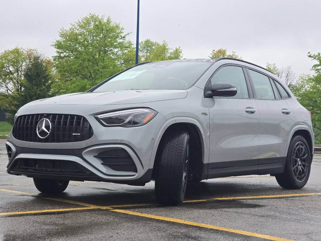 New 2026 Mercedes-Benz GLA 35 AMG 4MATIC image 12