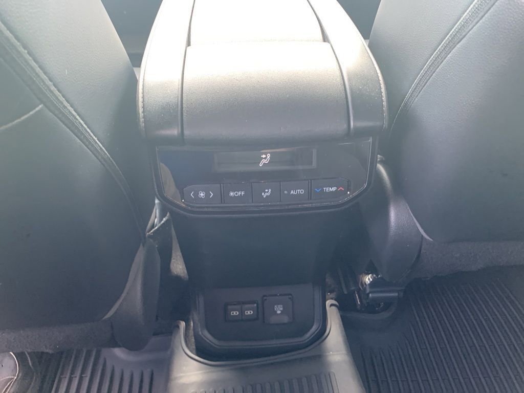 Used 2022 Toyota Highlander Limited image 13