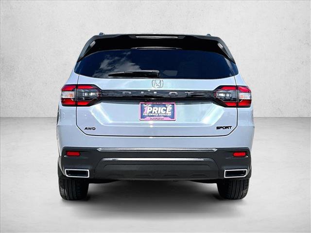Used 2025 Honda Pilot Sport image 4