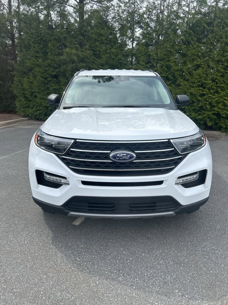 Used 2024 Ford Explorer XLT w/ Equipment Group 202A image 2