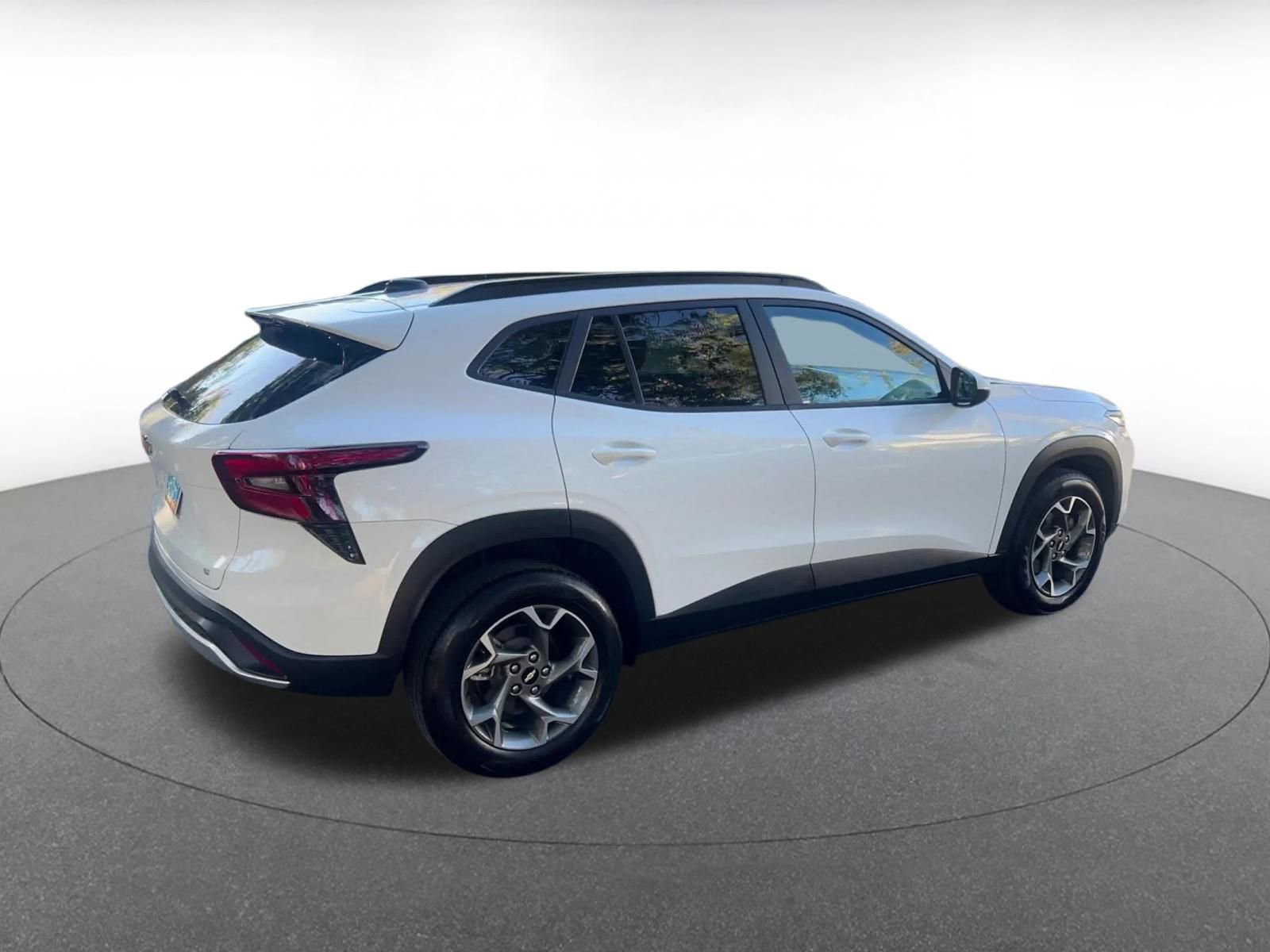 Used 2025 Chevrolet Trax LT image 15