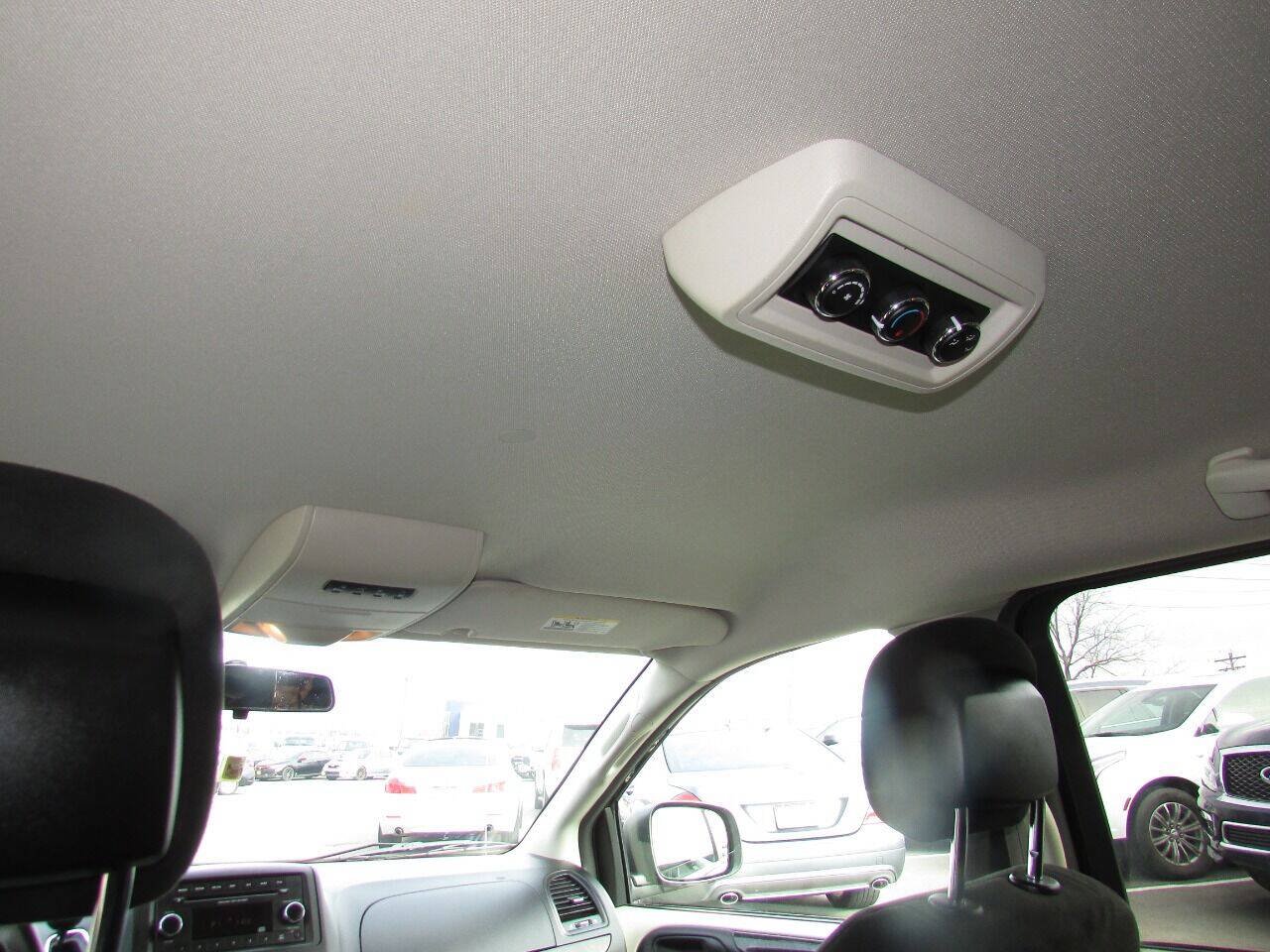 Used 2015 Dodge Grand Caravan SXT FWD image 18