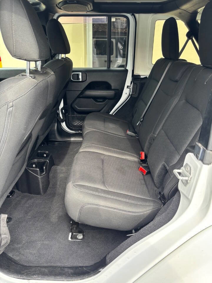 Used 2019 Jeep Wrangler Unlimited Sahara image 11