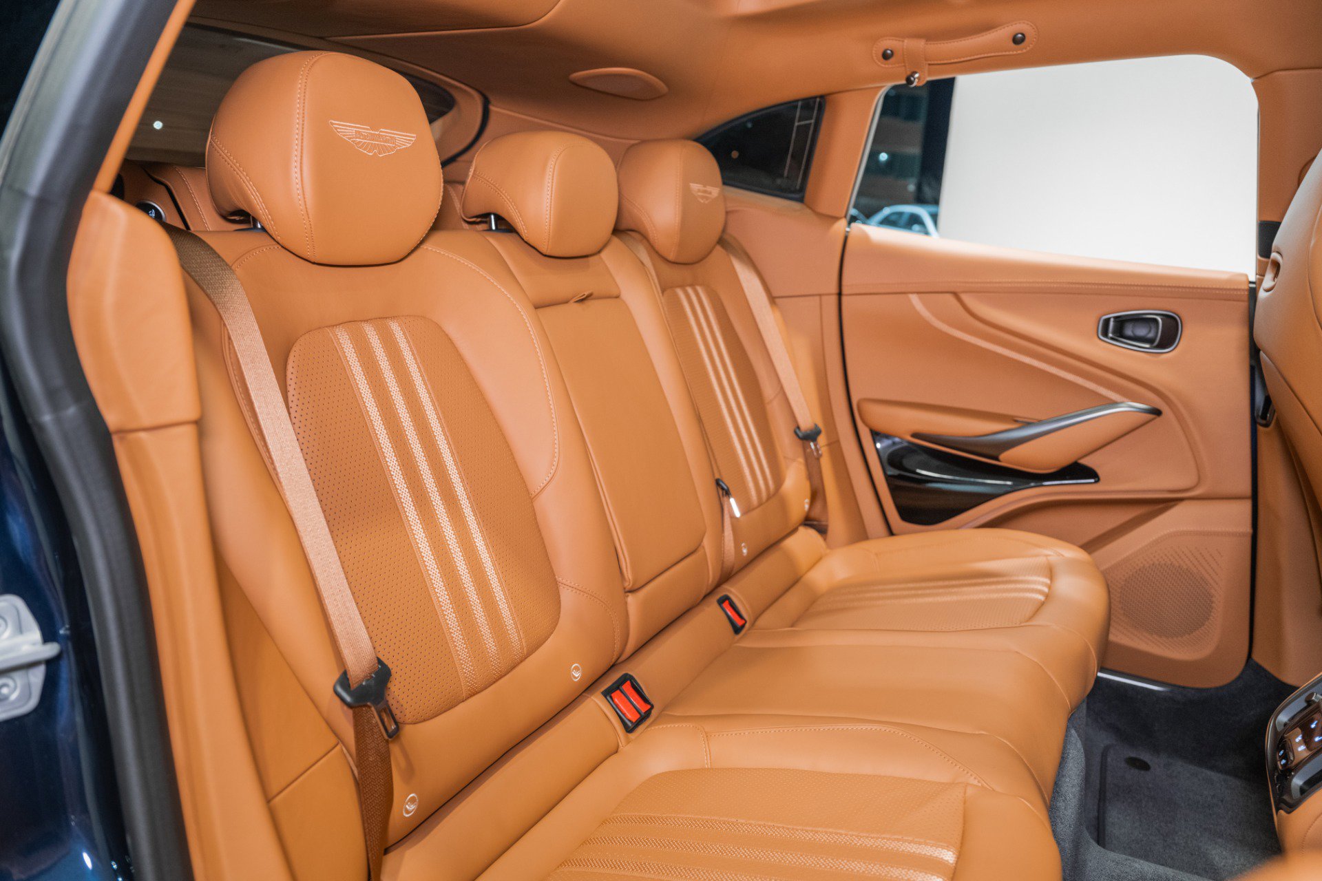 New 2026 Aston Martin DBX 707 image 19