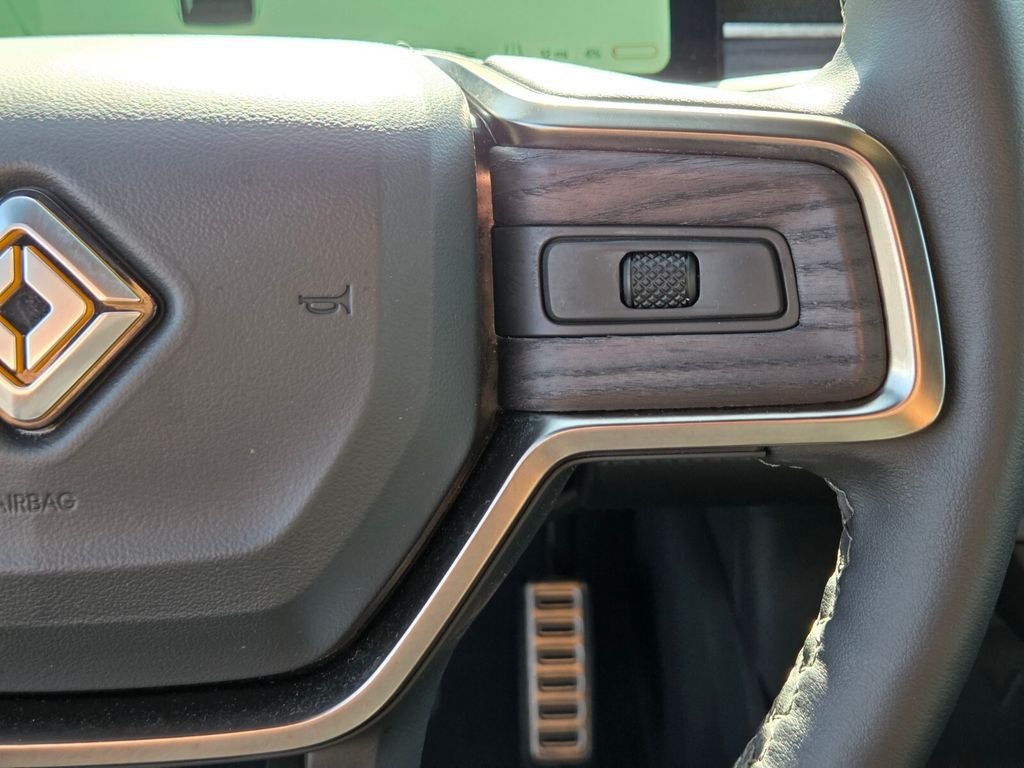 Used 2024 Rivian R1S Adventure AWD/4WD image 29