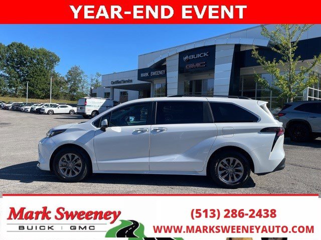 Used 2024 Toyota Sienna XLE image 1