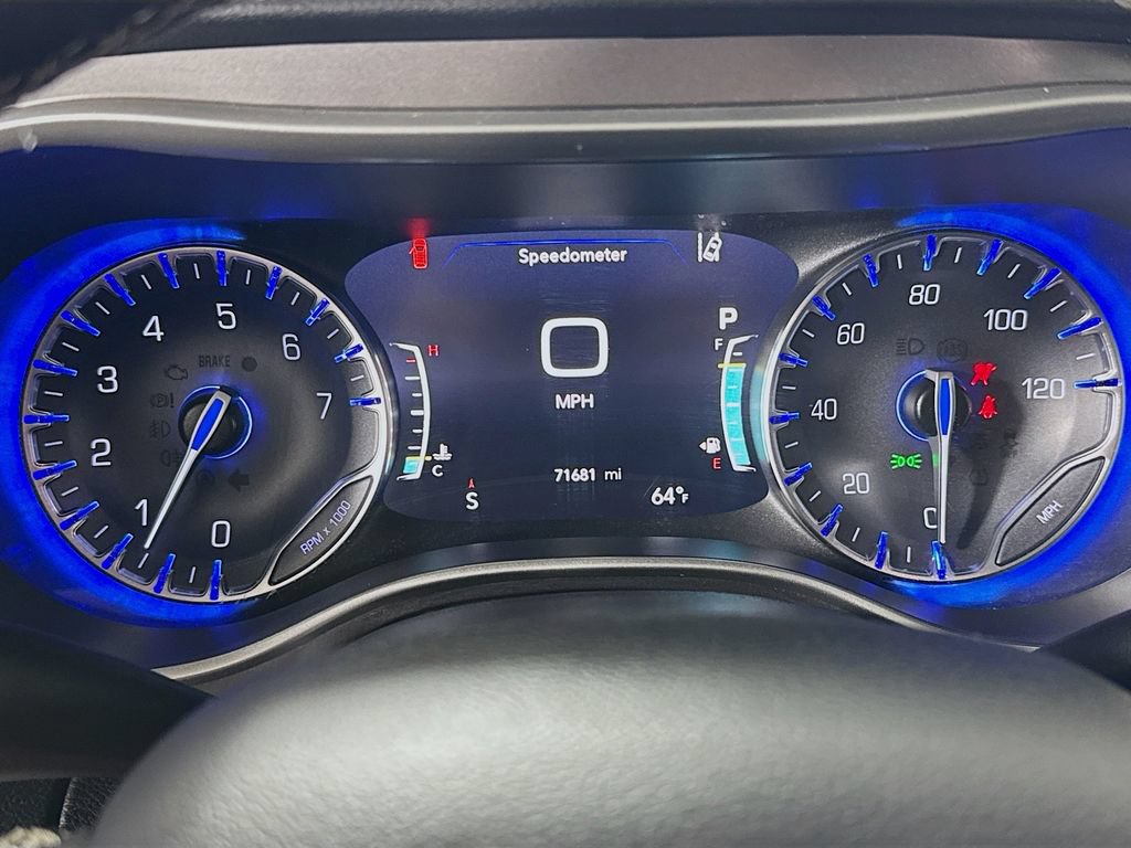 Used 2023 Chrysler Pacifica Touring-L FWD image 12