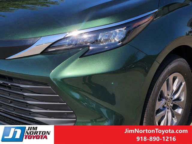 New 2026 Toyota Sienna XLE FWD image 8