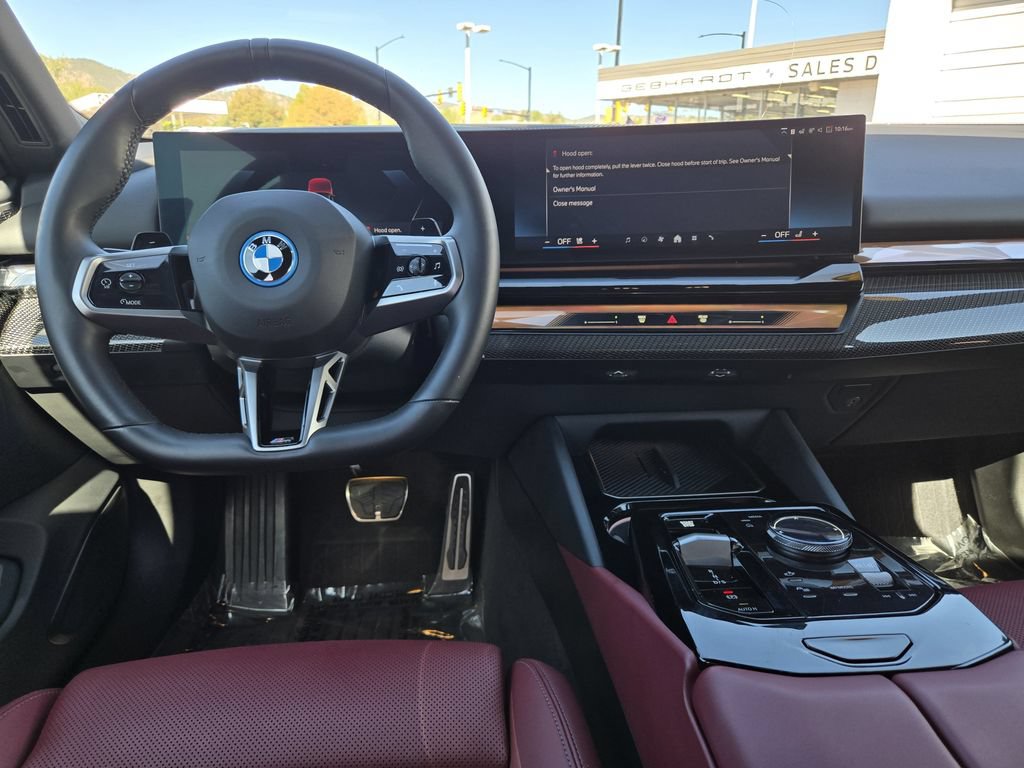 Certified 2026 BMW 550e xDrive w/ Premium Package AWD/4WD image 30