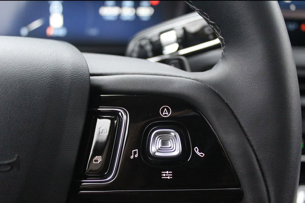 Used 2023 Lincoln Corsair AWD w/ Equipment Group 101A image 11