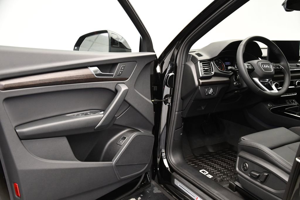 Used 2025 Audi Q5 2.0T Premium image 32