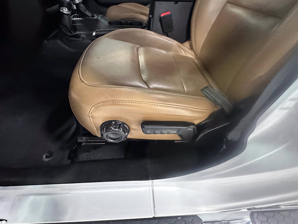 Used 2022 Jeep Wrangler Unlimited Sahara w/ LED Lighting Group AWD/4WD image 21