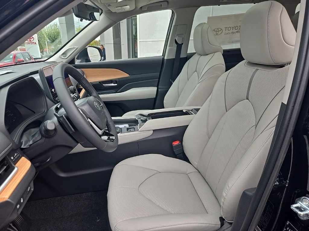 New 2026 Toyota Grand Highlander AWD image 12
