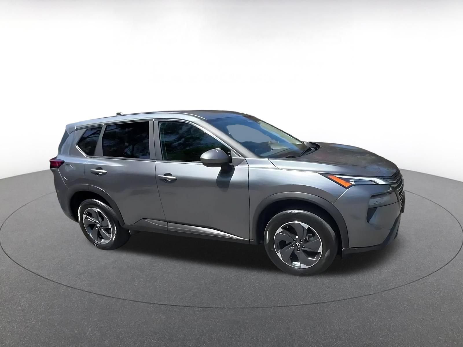 Used 2025 Nissan Rogue SV AWD/4WD image 2