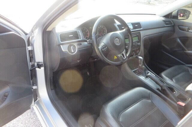 Used 2014 Volkswagen Passat 1.8T Wolfsburg Edition image 12