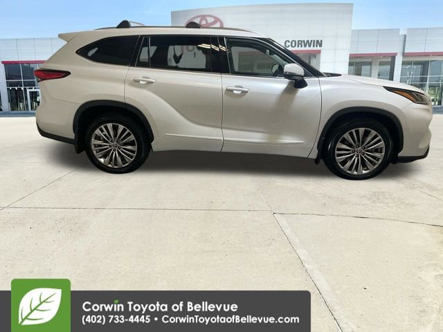 Used 2022 Toyota Highlander Platinum image 9