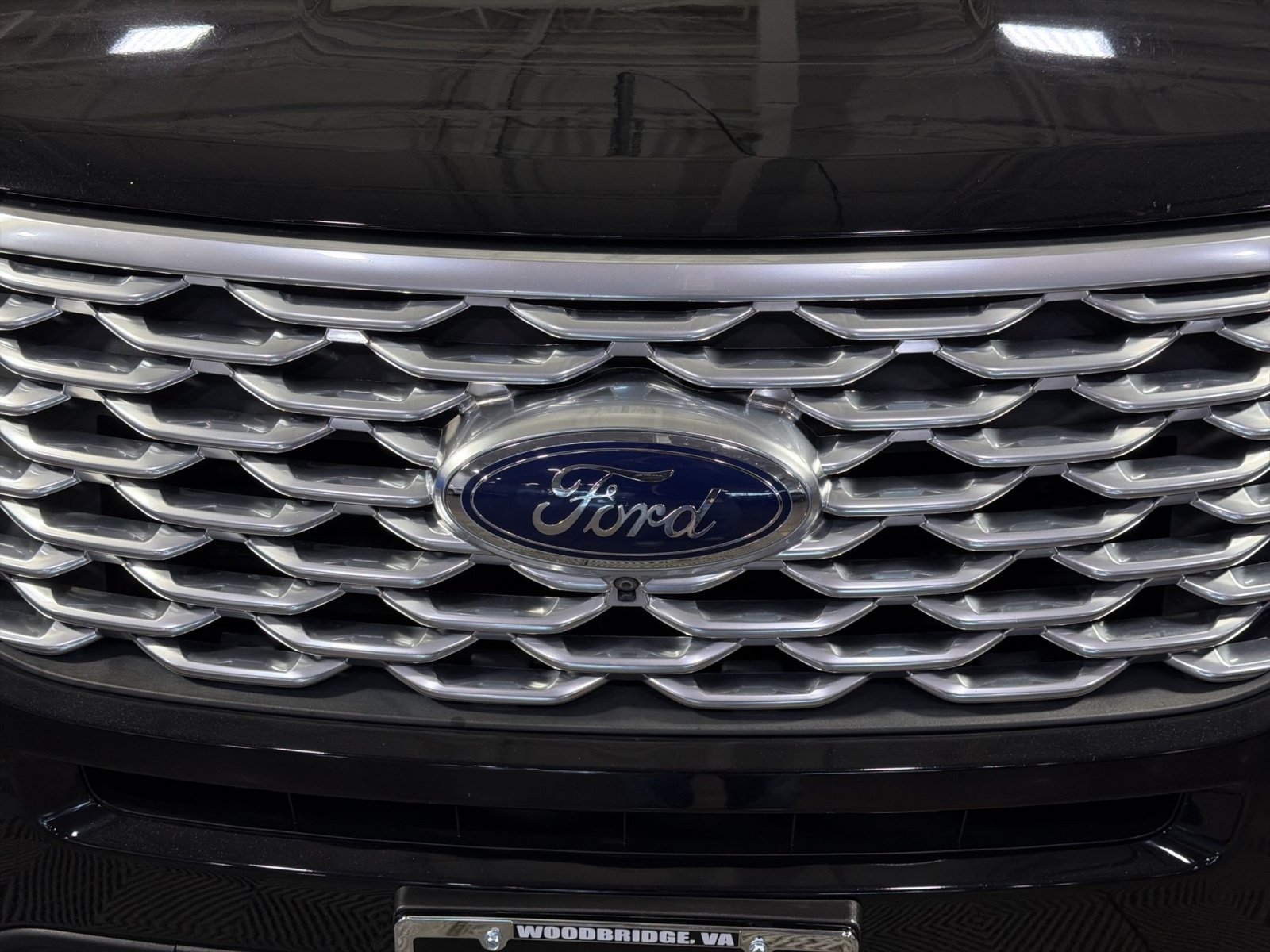 Used 2020 Ford Explorer Platinum w/ Premium Technology Package AWD/4WD image 12