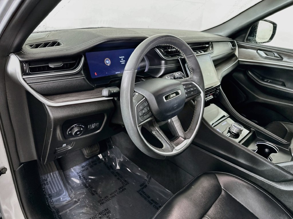 Certified 2024 Jeep Grand Cherokee Limited w/ Black Appearance Package AWD/4WD image 17