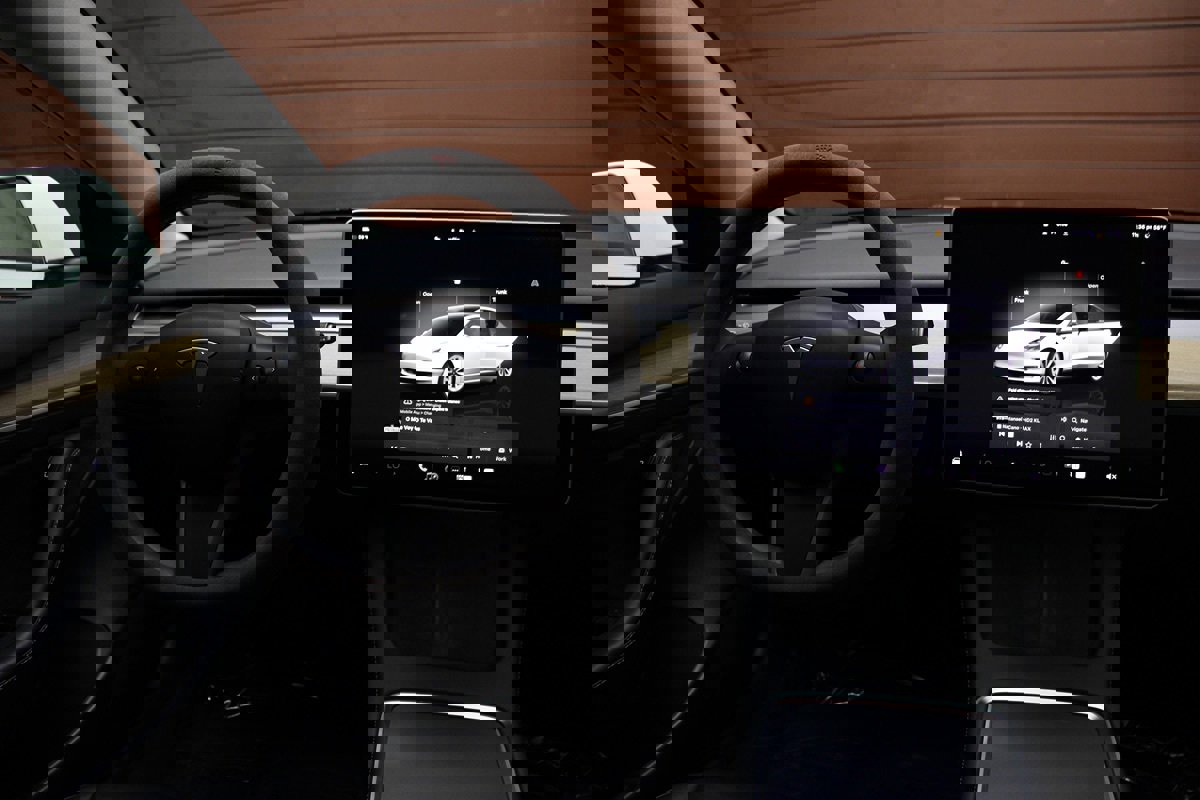 Used 2023 Tesla Model 3 Standard Range image 19