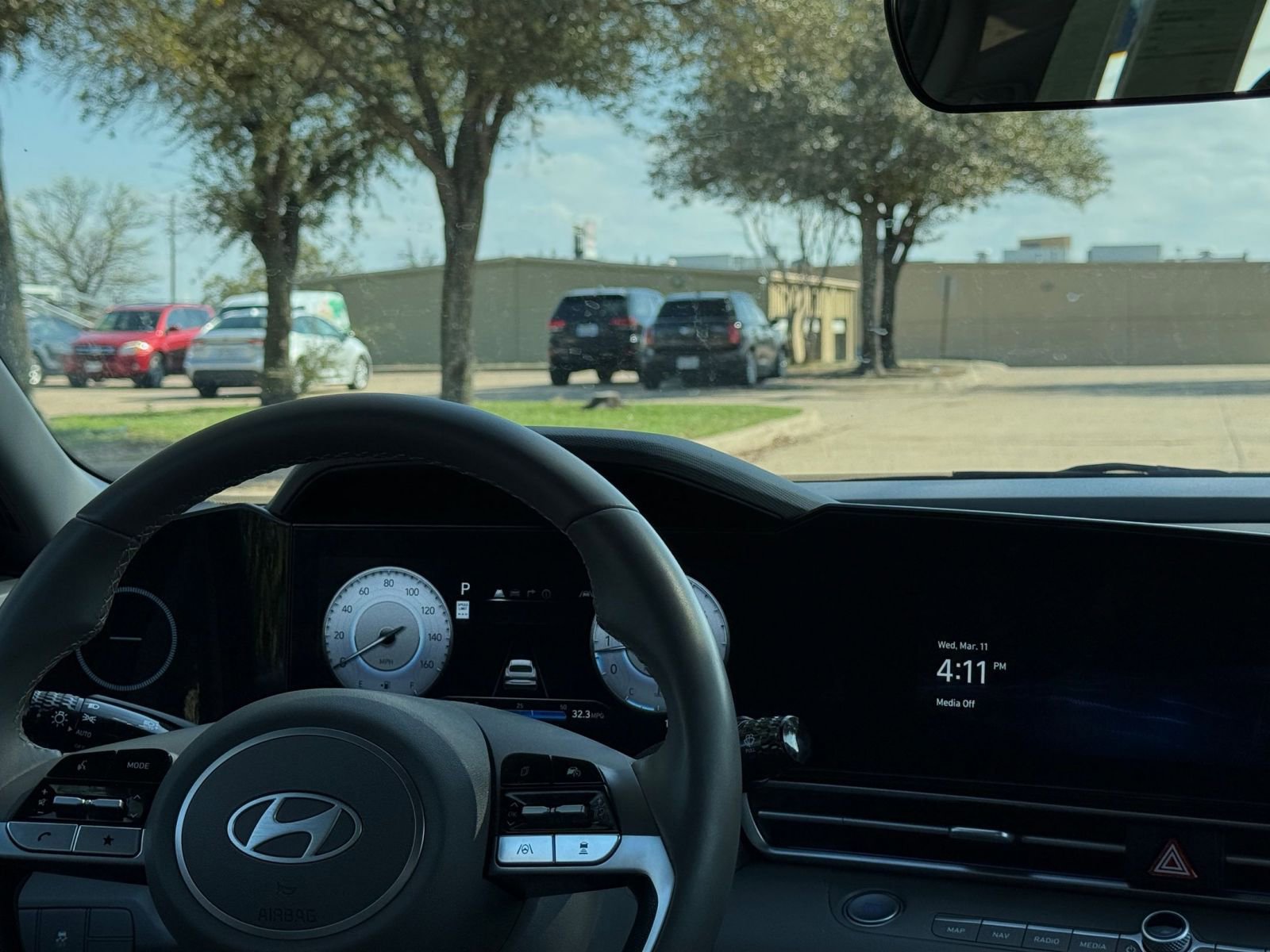 Used 2025 Hyundai Elantra SEL image 36