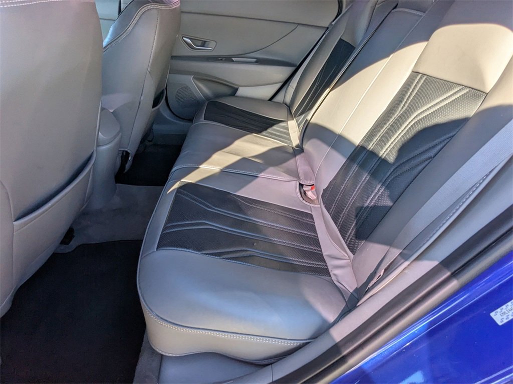 Used 2023 Hyundai Elantra SEL w/ Convenience Package image 18