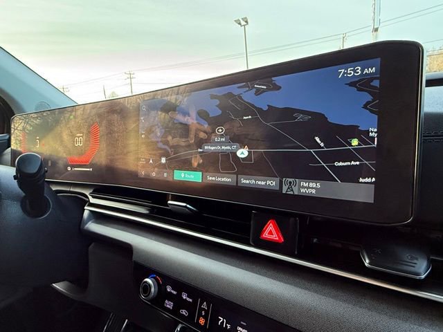 Used 2025 Kia Carnival EX image 32