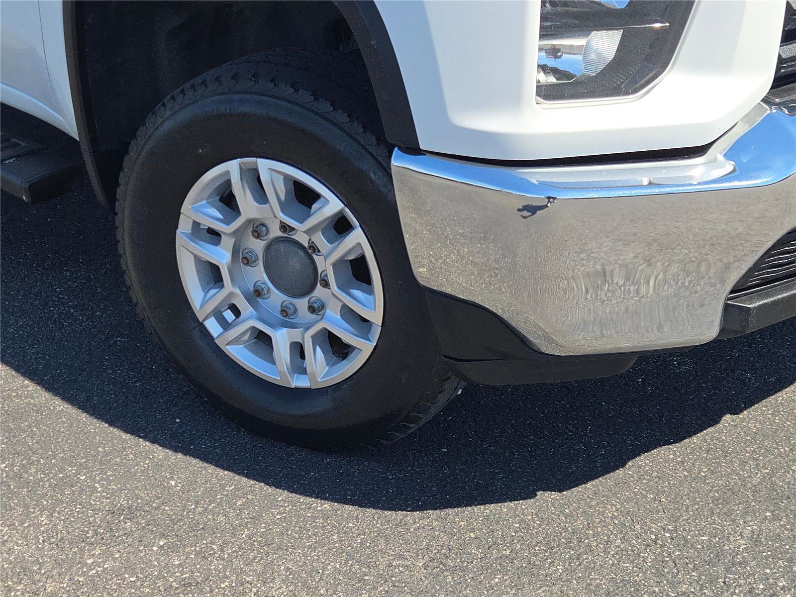 Used 2021 Chevrolet Silverado 2500 LT AWD/4WD image 3