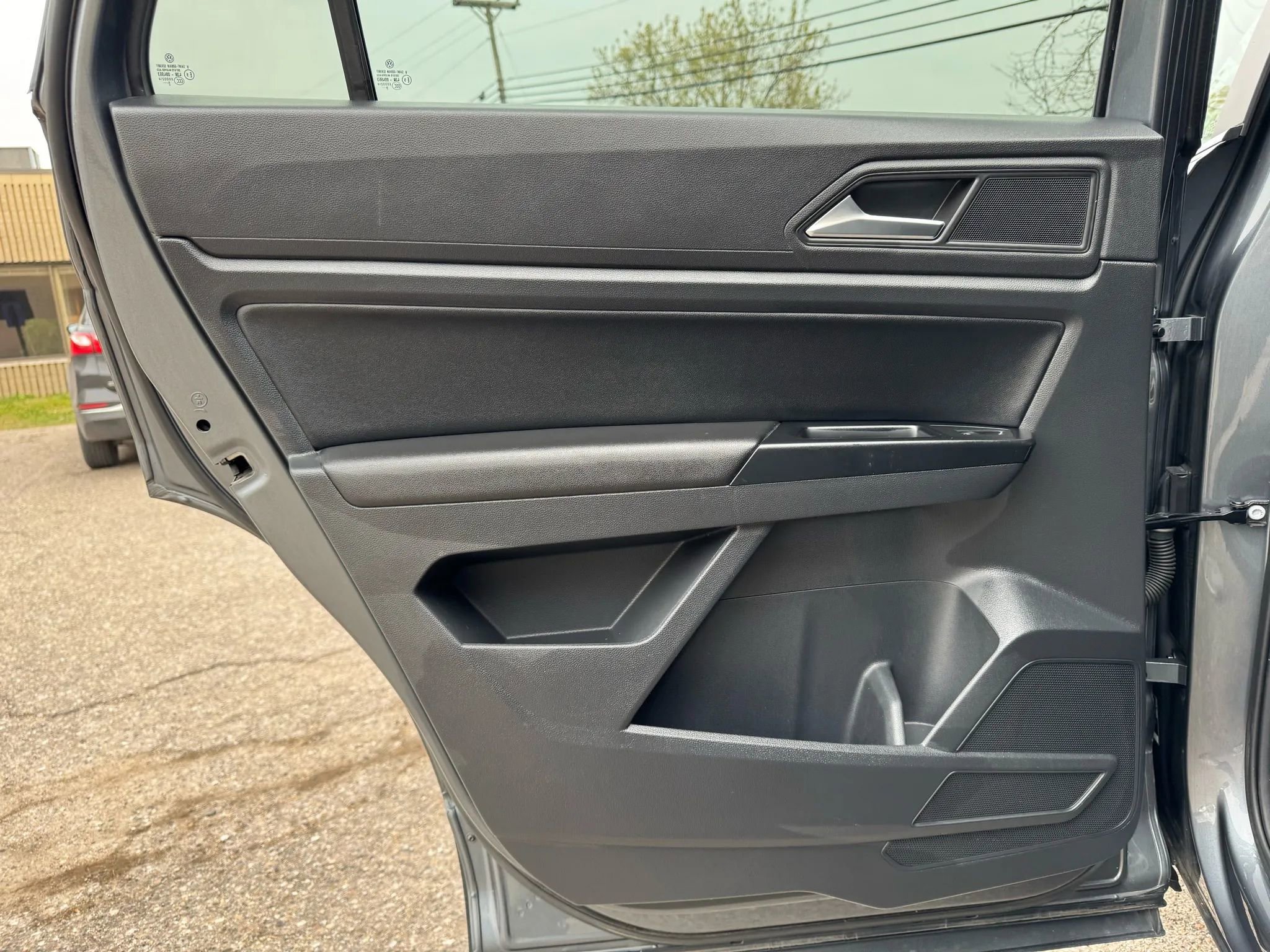 Used 2020 Volkswagen Atlas Cross Sport SE w/ Panoramic Sunroof Package image 36