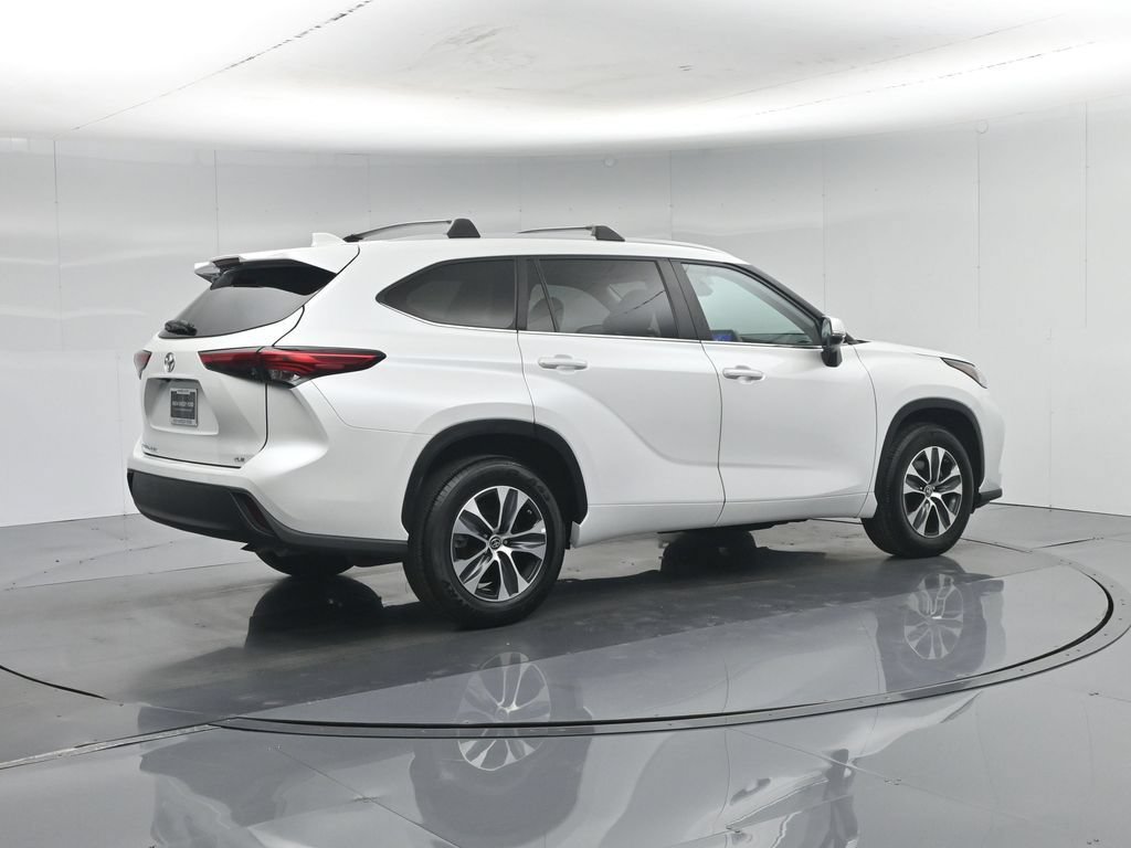 Used 2023 Toyota Highlander XLE FWD image 30