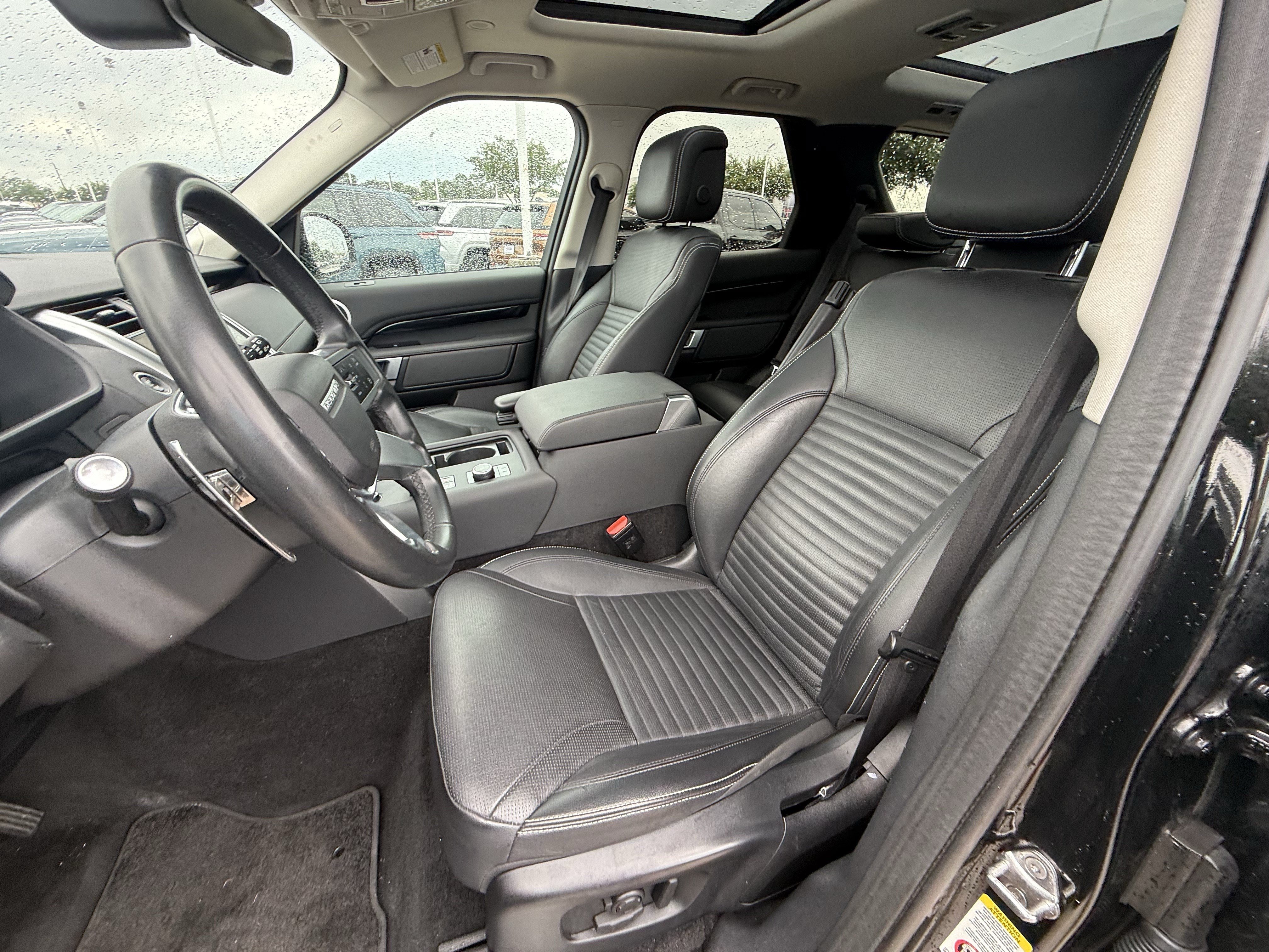 Used 2024 Land Rover Discovery S AWD/4WD image 28