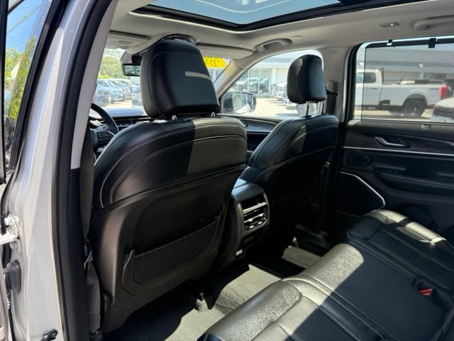 Used 2022 Jeep Grand Cherokee Limited 4xe w/ Luxury Tech Group II AWD/4WD image 11