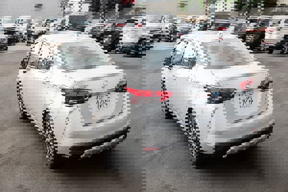 Used 2021 Nissan Versa SV image 7