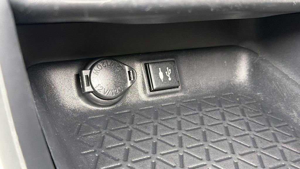 Used 2019 Toyota RAV4 XLE image 31