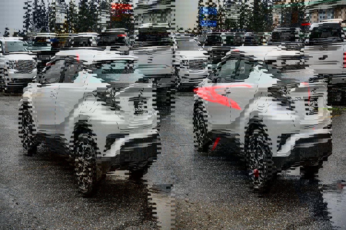 Used 2021 Toyota C-HR XLE image 17