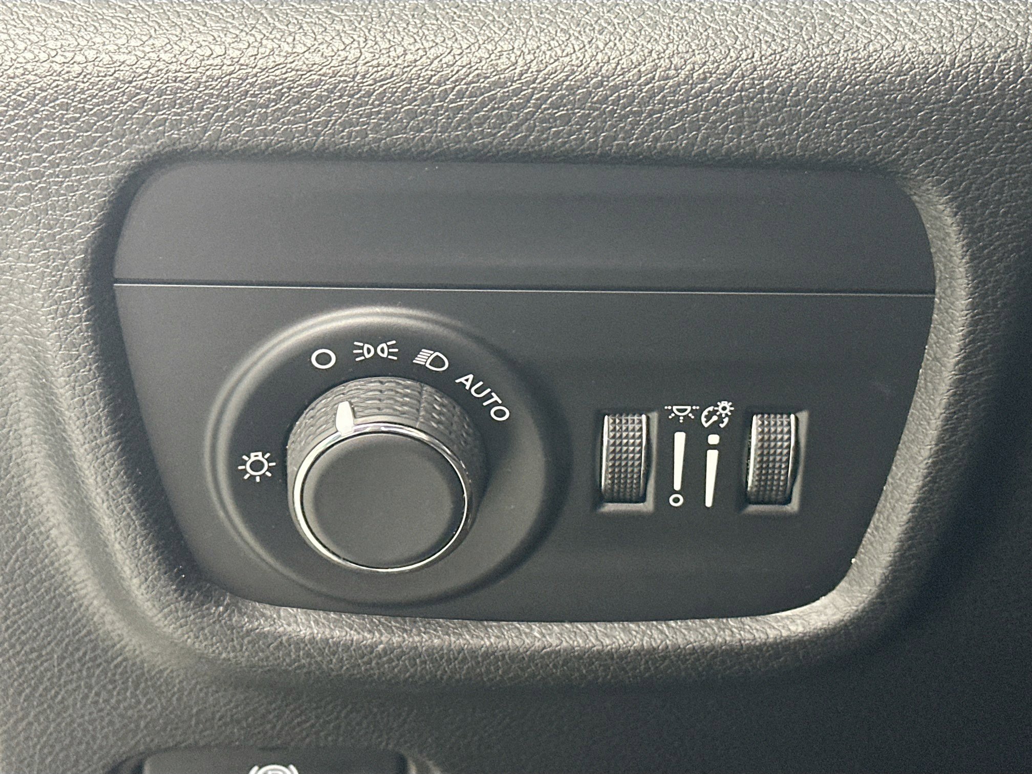 Used 2023 Jeep Grand Cherokee Altitude image 10