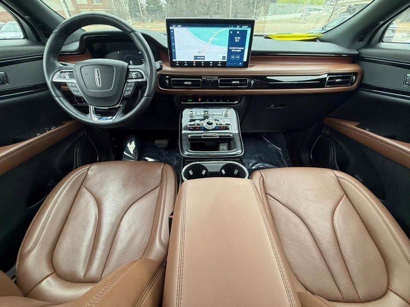 Used 2023 Lincoln Nautilus Reserve image 11