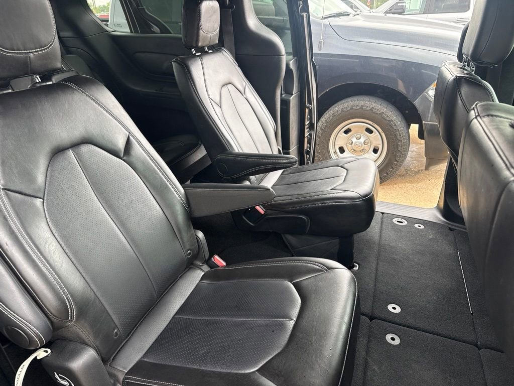 Used 2025 Chrysler Pacifica Select FWD image 7