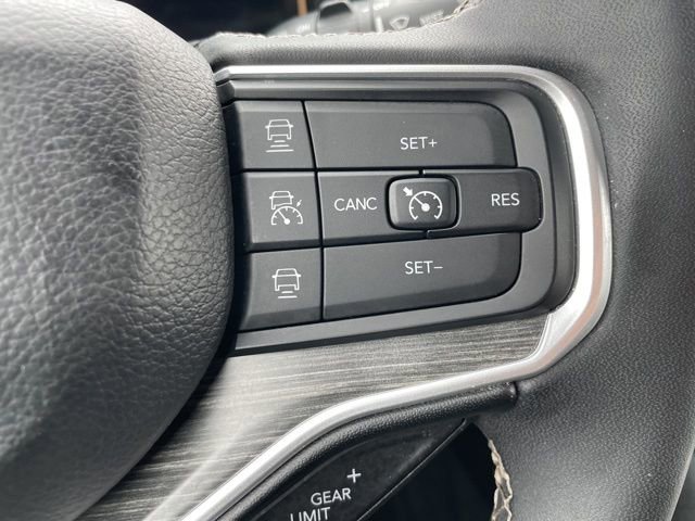 Used 2023 Jeep Wagoneer L Series II AWD/4WD image 22