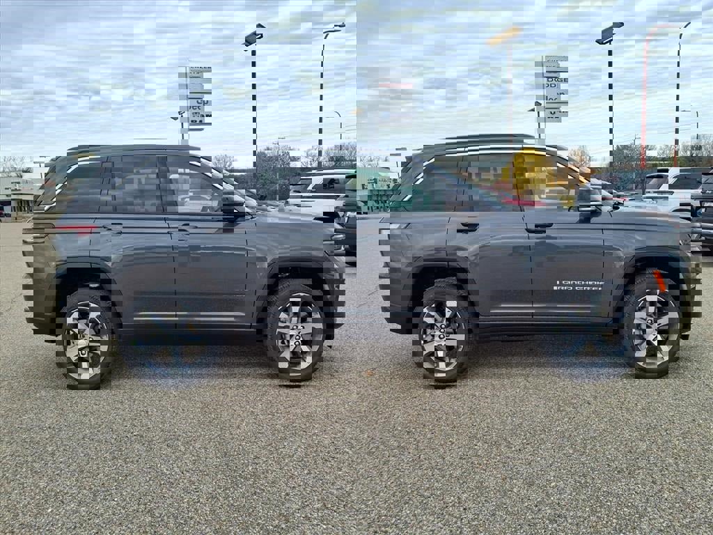 New 2025 Jeep Grand Cherokee Limited w/ Luxury Tech Group II image 2