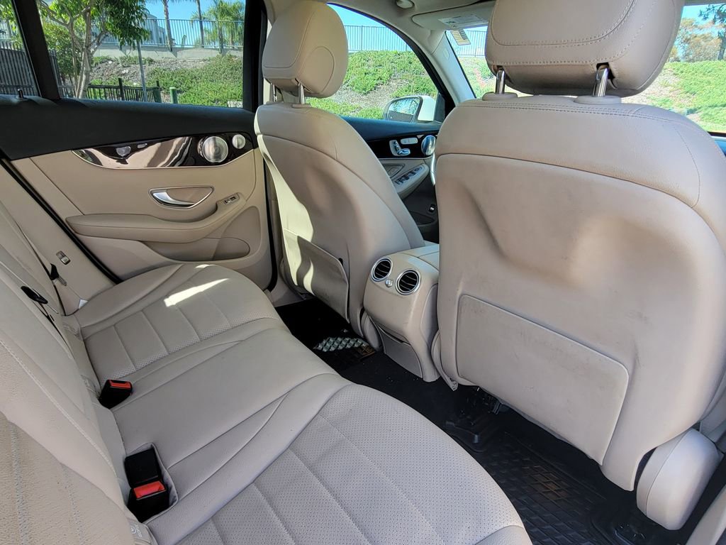 Used 2017 Mercedes-Benz GLC 300 4MATIC image 8