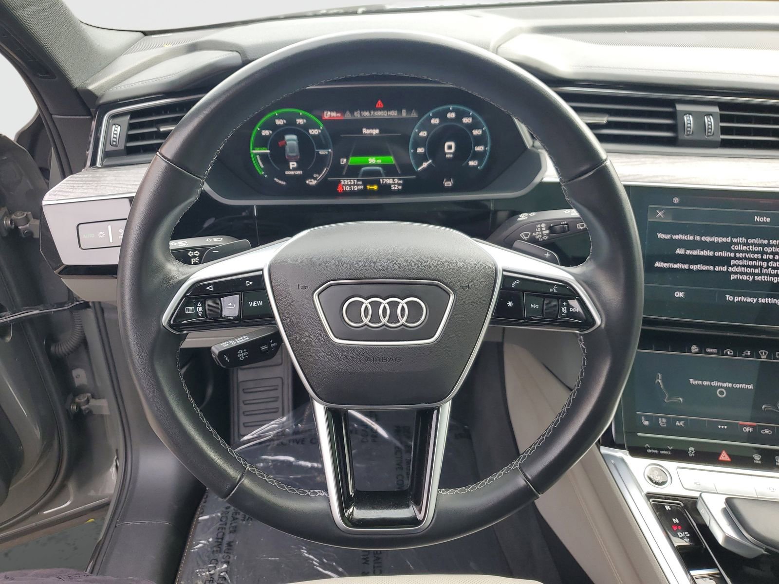 Used 2022 Audi e-tron Chronos image 23