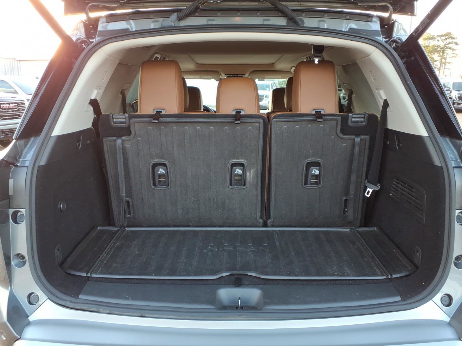 Used 2023 Nissan Pathfinder Platinum image 5