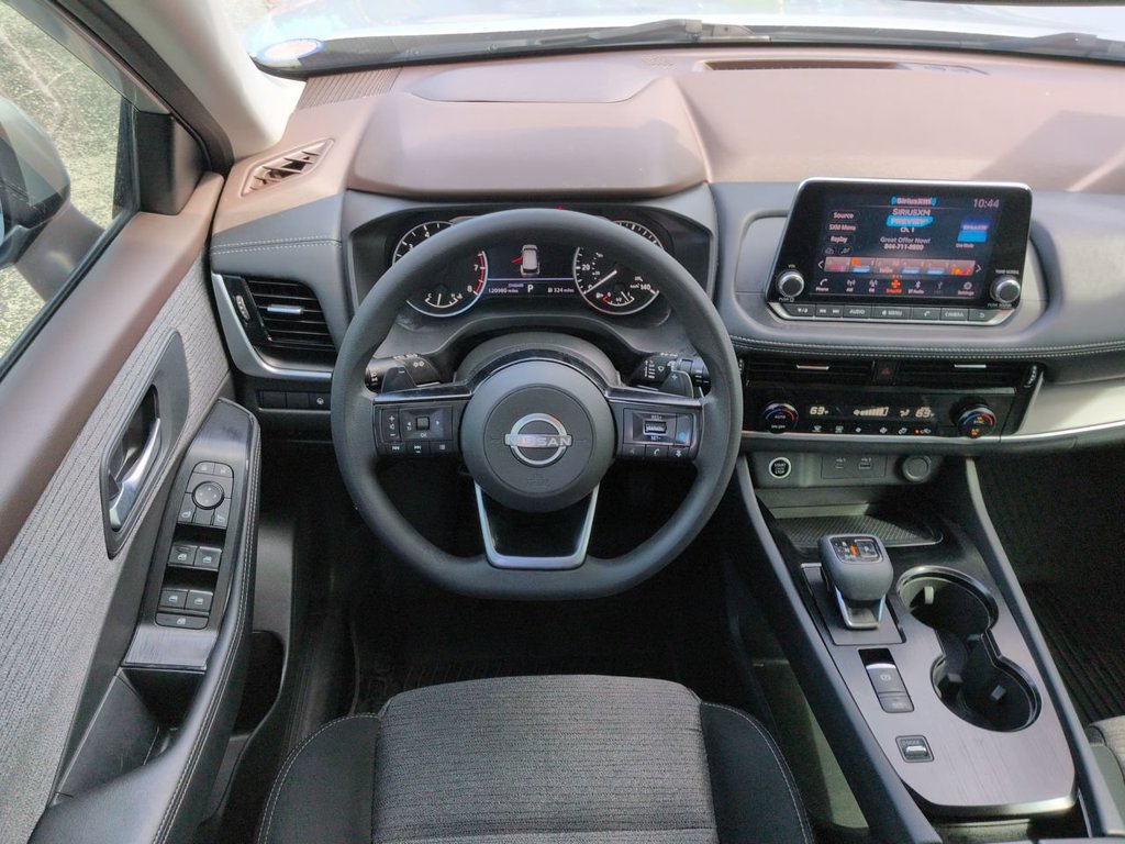 Used 2022 Nissan Rogue SV FWD image 16