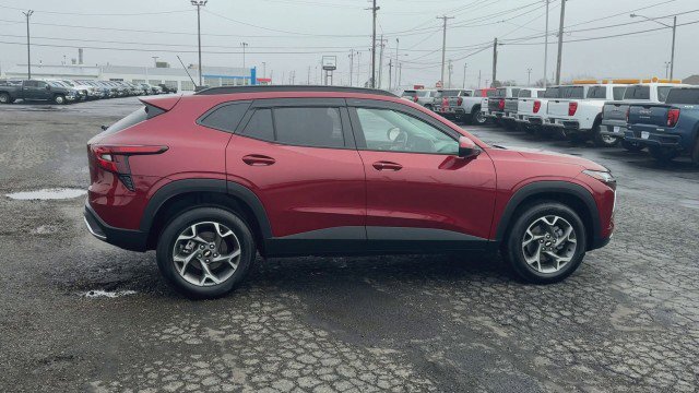 Certified 2025 Chevrolet Trax LT w/ Driver Confidence Package image 9