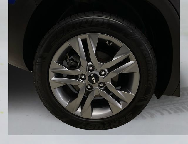 Used 2023 Kia Seltos LX image 16