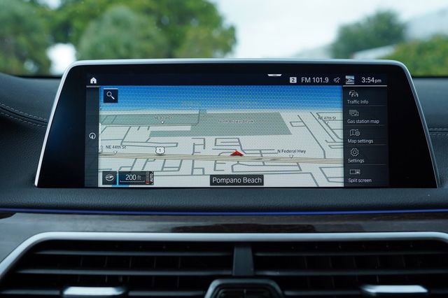 Used 2022 BMW 740i w/ M Sport Package RWD image 33