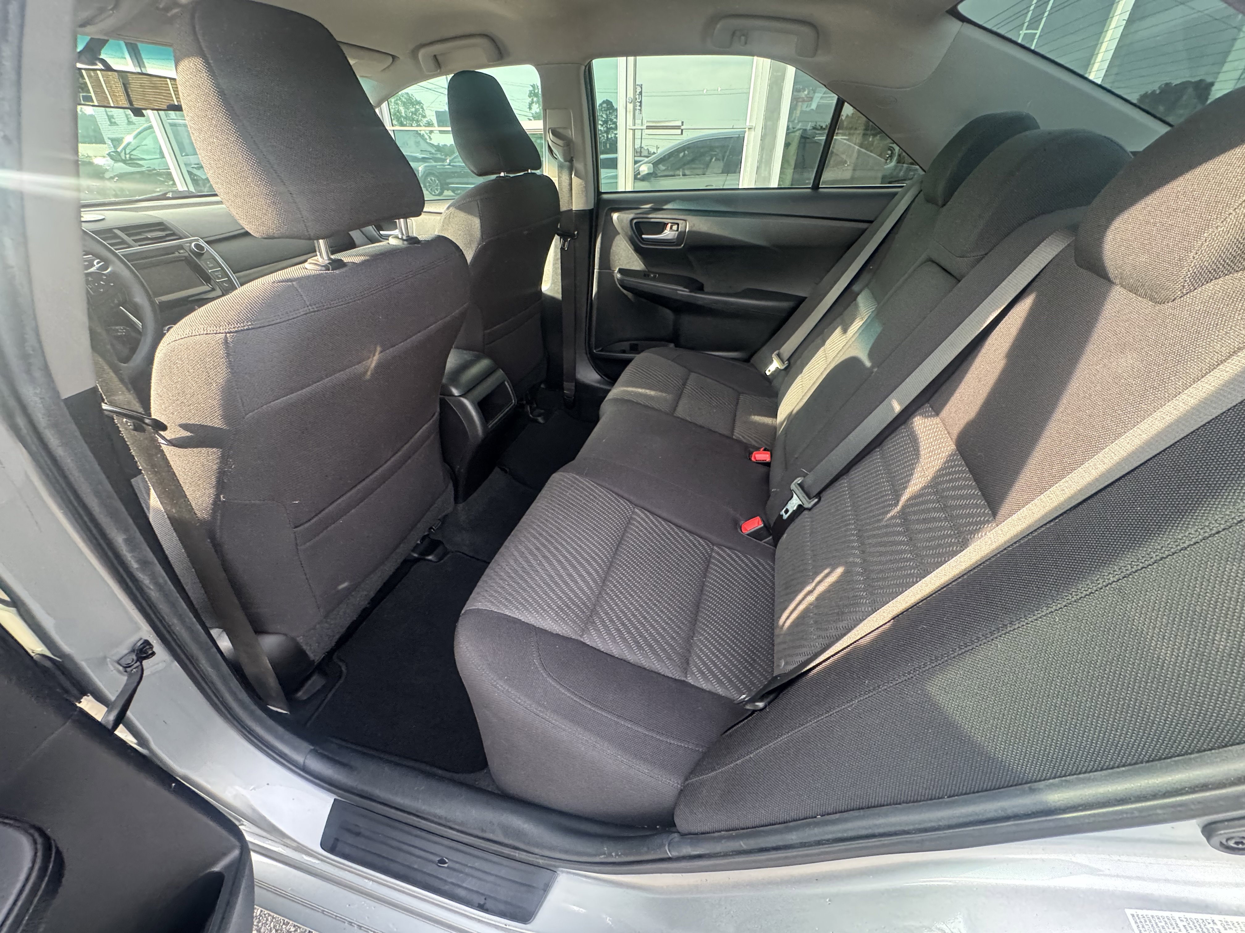 Used 2015 Toyota Camry LE FWD image 9