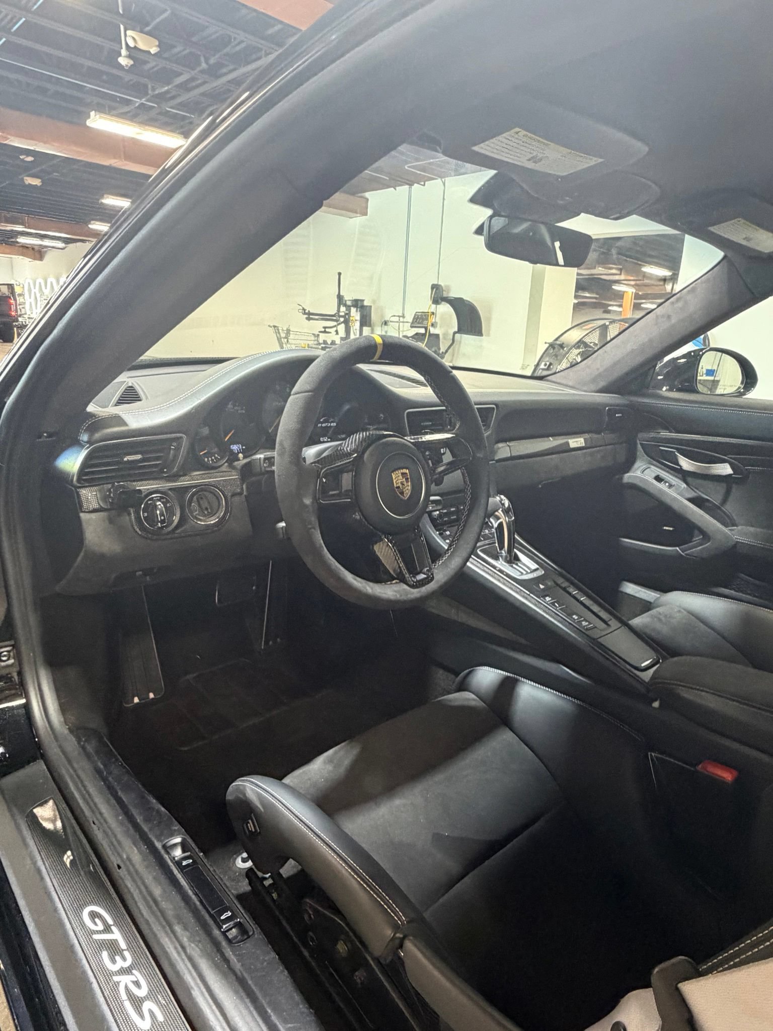 Used 2019 Porsche 911 GT3 RS w/ Weissach Package RWD image 4